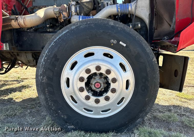 image for item OI9339 2003 Freightliner FLD semi truck