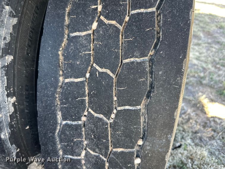 image for item OI9339 2003 Freightliner FLD semi truck