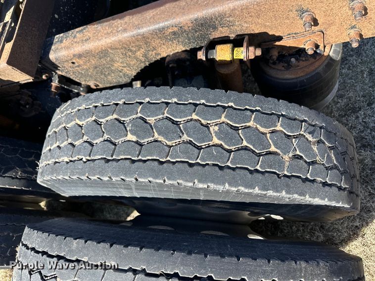 image for item OI9339 2003 Freightliner FLD semi truck