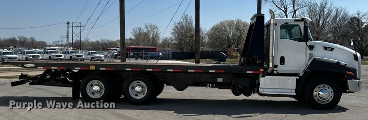 image for item OJ9671 2015 Caterpillar CT600S rollback truck