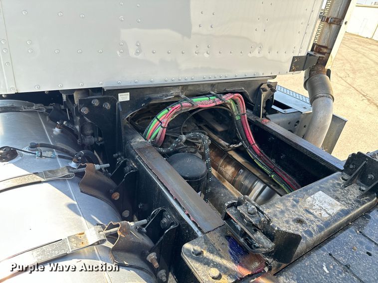 image for item OJ9671 2015 Caterpillar CT600S rollback truck