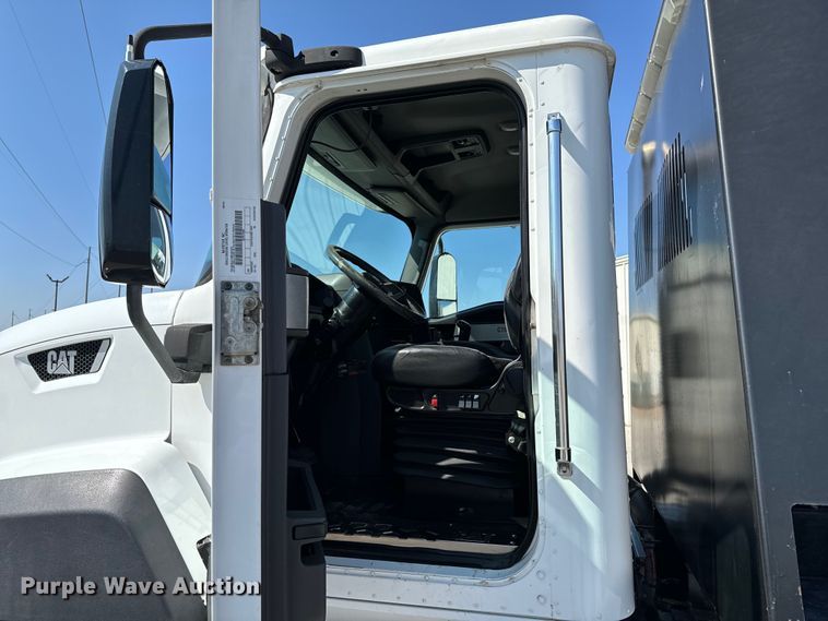 image for item OJ9671 2015 Caterpillar CT600S rollback truck