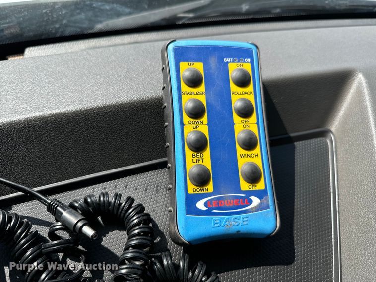 image for item OJ9671 2015 Caterpillar CT600S rollback truck