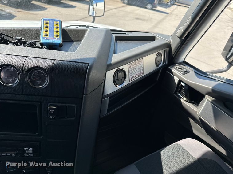 image for item OJ9671 2015 Caterpillar CT600S rollback truck