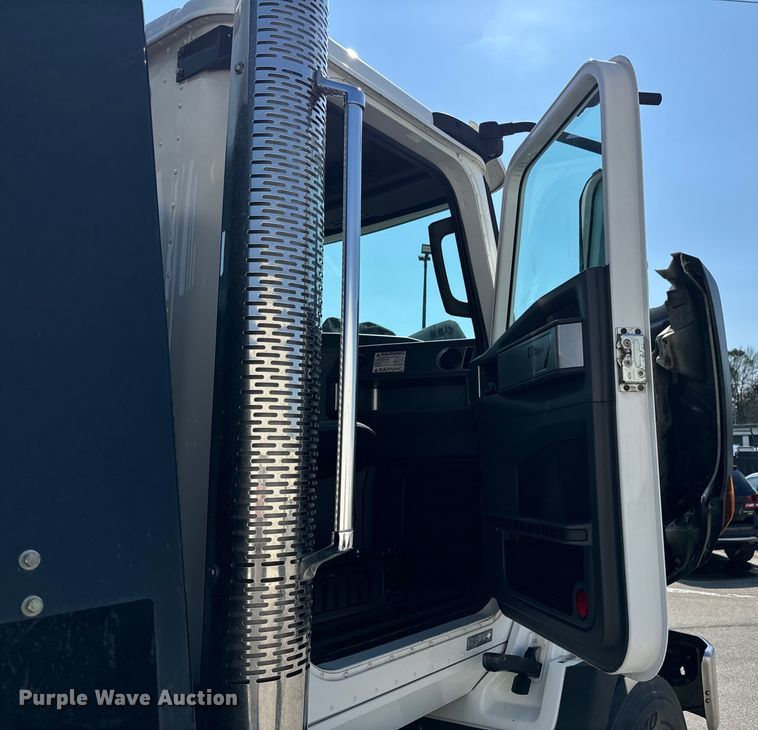 image for item OJ9671 2015 Caterpillar CT600S rollback truck