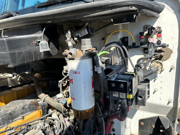 image for item OJ9671 2015 Caterpillar CT600S rollback truck