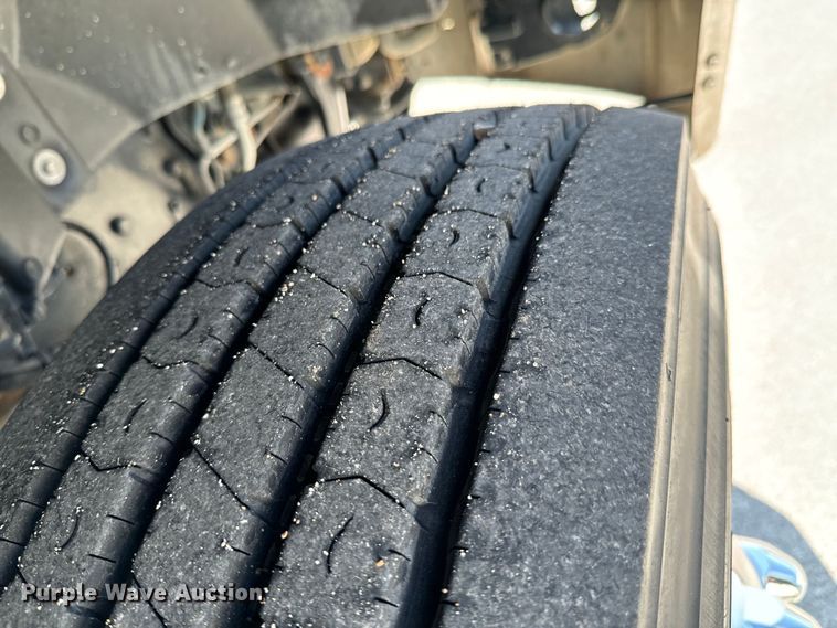 image for item OJ9671 2015 Caterpillar CT600S rollback truck