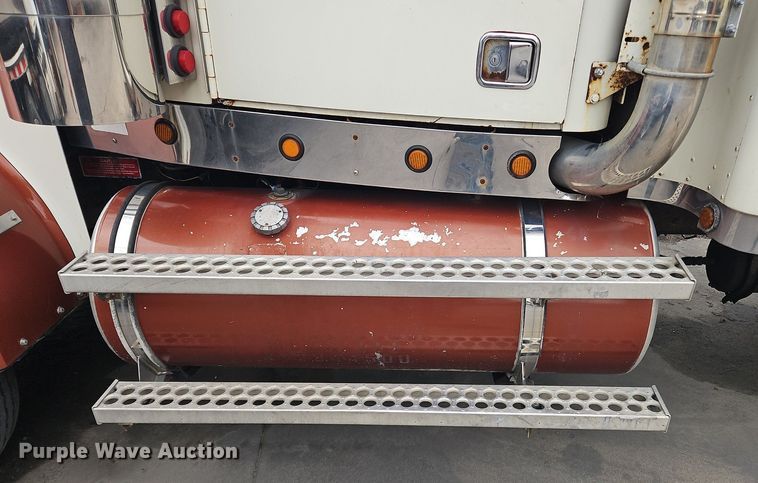 image for item OK9857 2000 Western Star 4900 semi truck