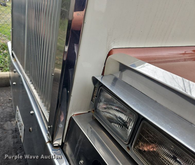 image for item OK9857 2000 Western Star 4900 semi truck