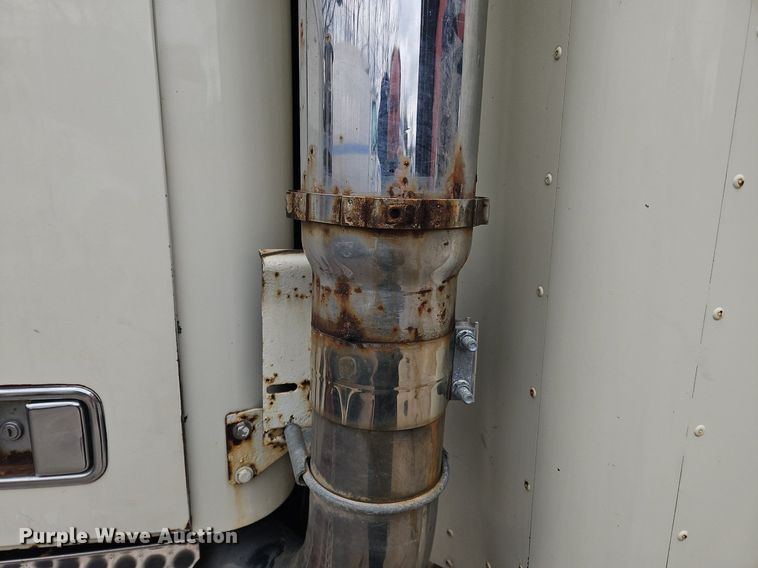 image for item OK9857 2000 Western Star 4900 semi truck