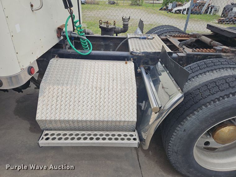 image for item OK9857 2000 Western Star 4900 semi truck