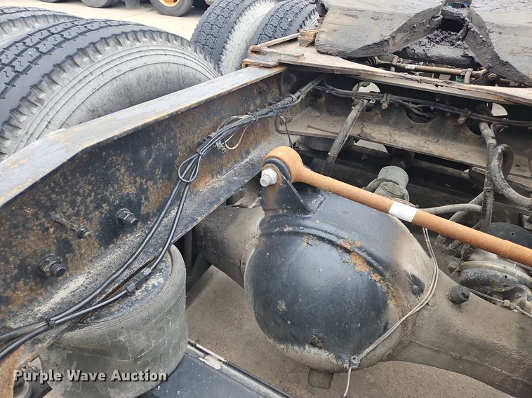 image for item OK9857 2000 Western Star 4900 semi truck