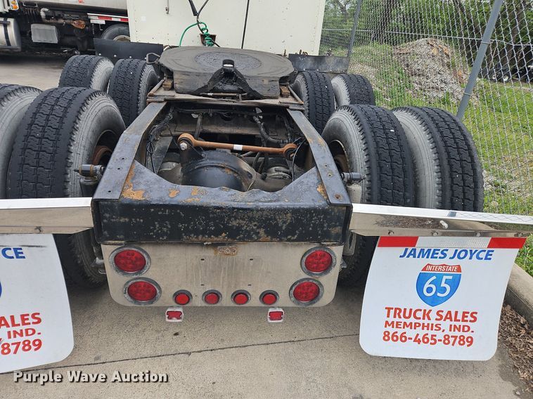 image for item OK9857 2000 Western Star 4900 semi truck