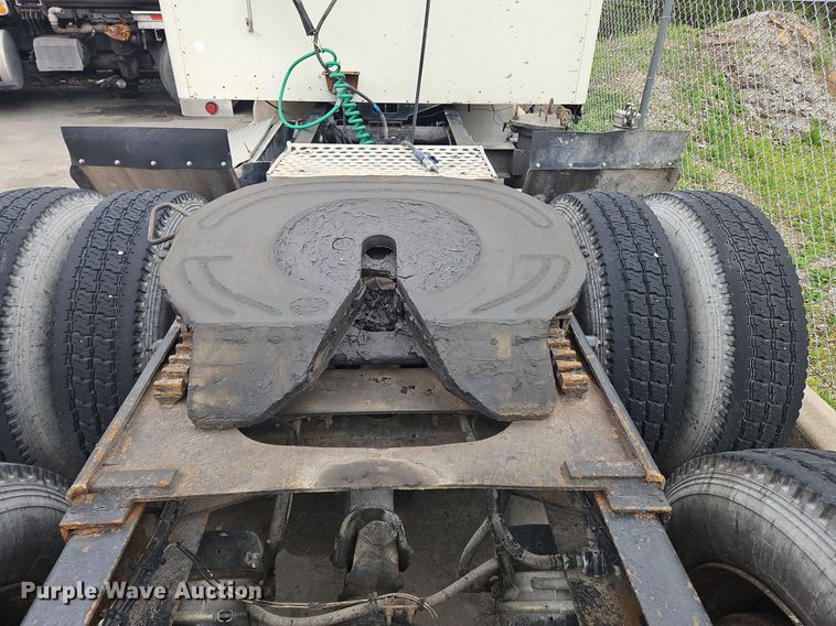 image for item OK9857 2000 Western Star 4900 semi truck