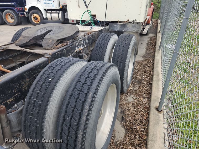 image for item OK9857 2000 Western Star 4900 semi truck