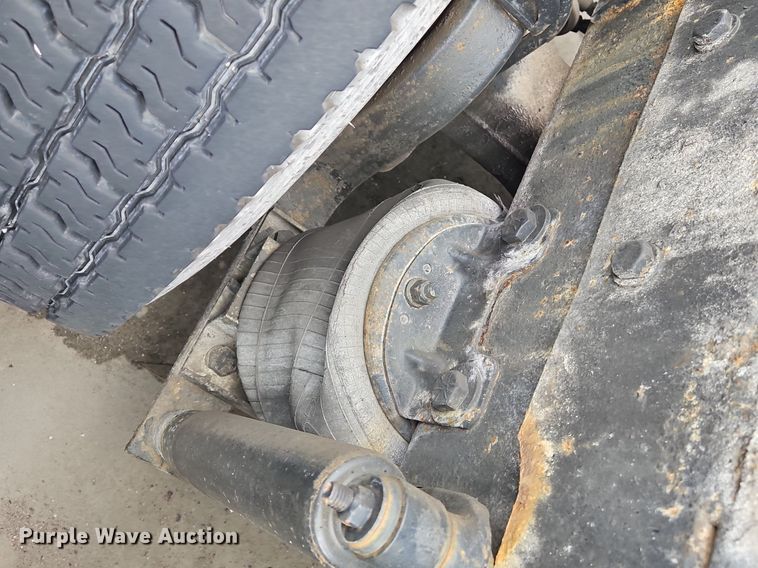 image for item OK9857 2000 Western Star 4900 semi truck