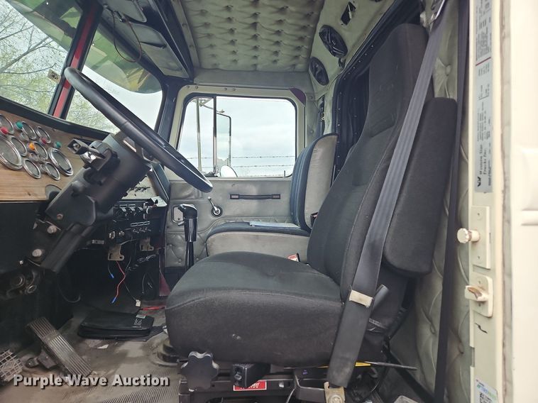 image for item OK9857 2000 Western Star 4900 semi truck