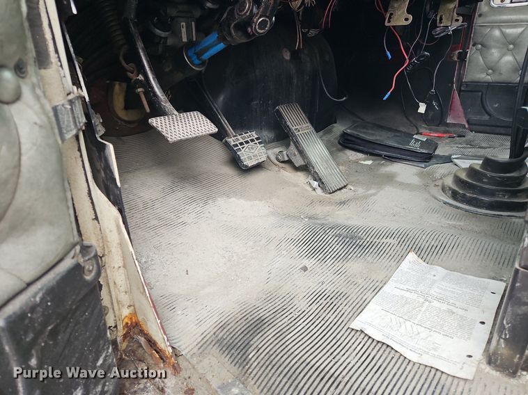 image for item OK9857 2000 Western Star 4900 semi truck