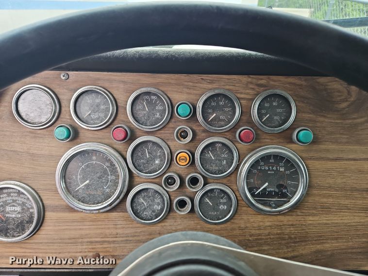 image for item OK9857 2000 Western Star 4900 semi truck