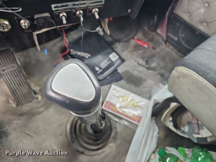 image for item OK9857 2000 Western Star 4900 semi truck