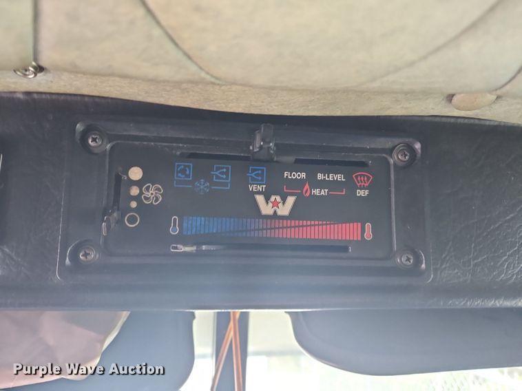 image for item OK9857 2000 Western Star 4900 semi truck