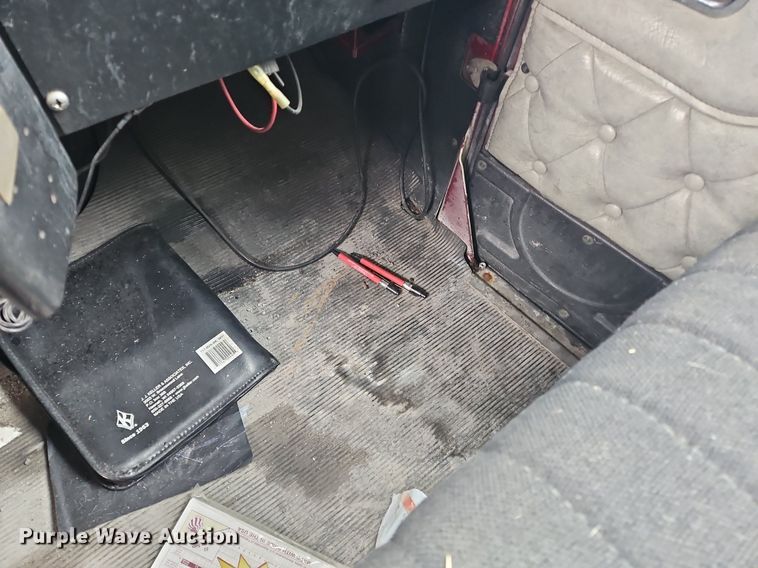 image for item OK9857 2000 Western Star 4900 semi truck