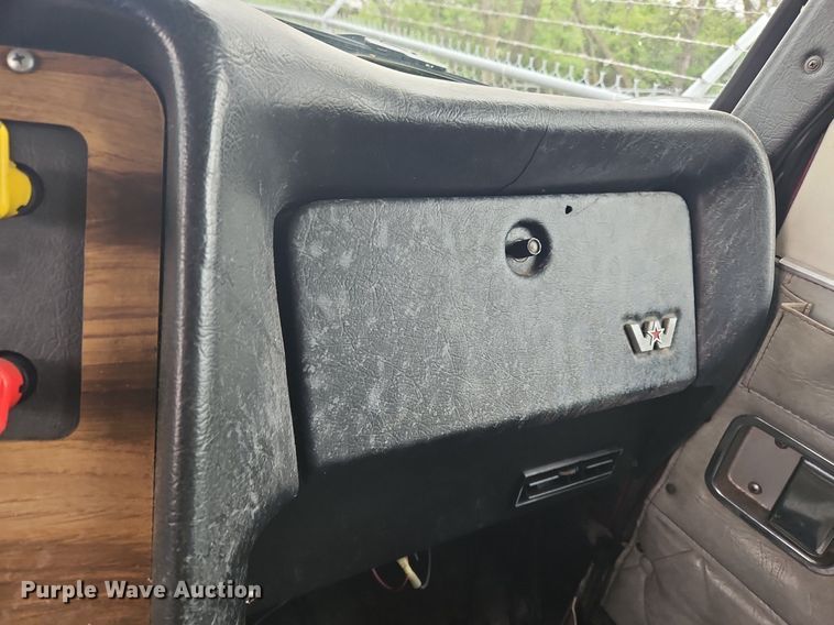 image for item OK9857 2000 Western Star 4900 semi truck