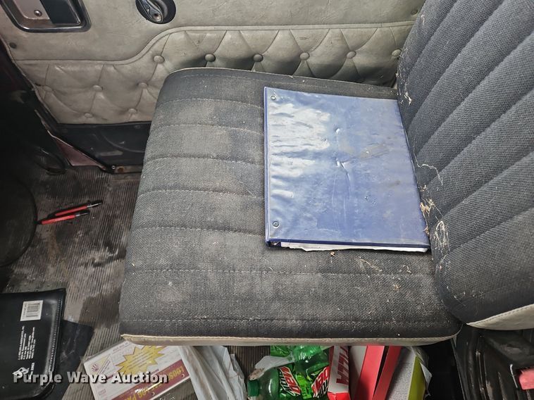 image for item OK9857 2000 Western Star 4900 semi truck