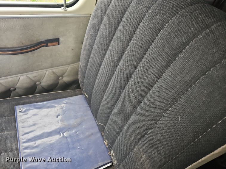 image for item OK9857 2000 Western Star 4900 semi truck