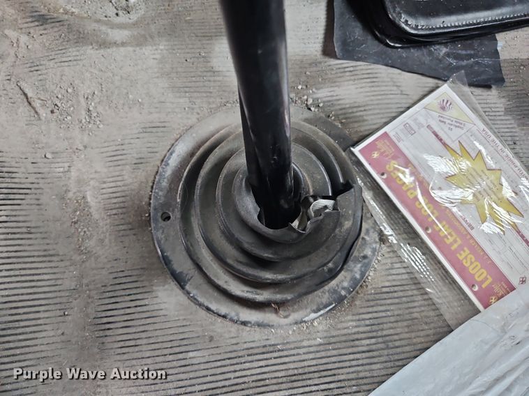 image for item OK9857 2000 Western Star 4900 semi truck