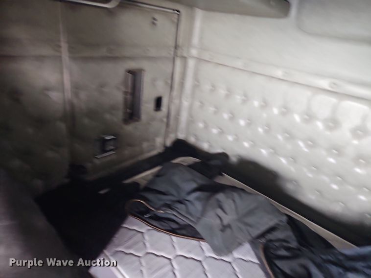 image for item OK9857 2000 Western Star 4900 semi truck