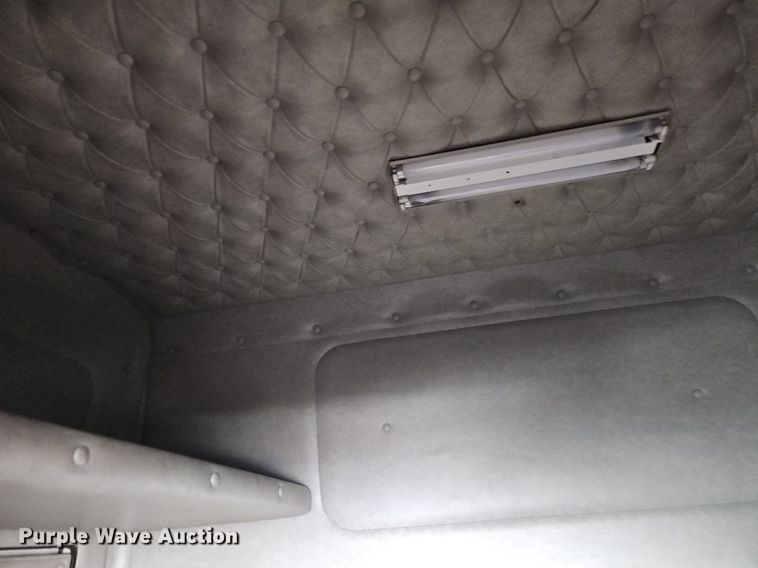 image for item OK9857 2000 Western Star 4900 semi truck