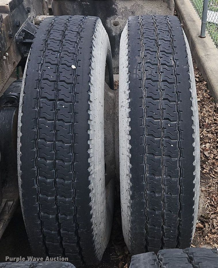 image for item OK9857 2000 Western Star 4900 semi truck