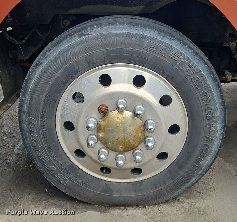 image for item OK9857 2000 Western Star 4900 semi truck