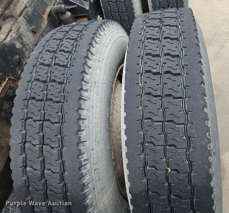 image for item OK9857 2000 Western Star 4900 semi truck