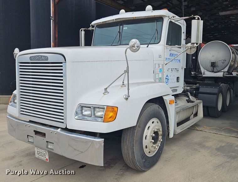 image for item OK9858 1995 Freightliner  FLD120 semi truck