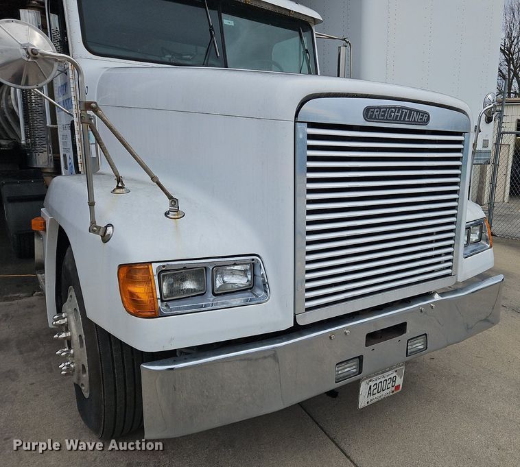 image for item OK9858 1995 Freightliner  FLD120 semi truck