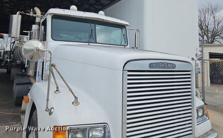 image for item OK9858 1995 Freightliner  FLD120 semi truck