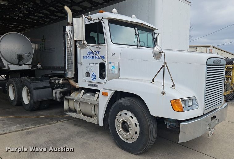 image for item OK9858 1995 Freightliner  FLD120 semi truck