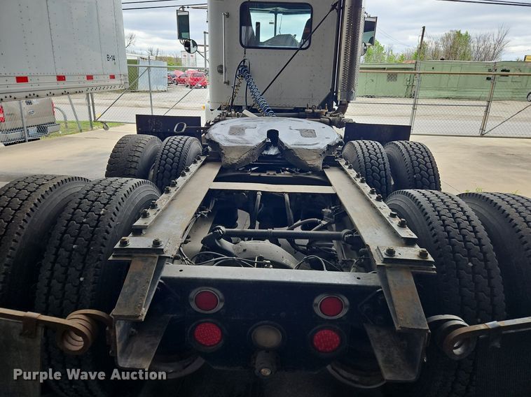 image for item OK9858 1995 Freightliner  FLD120 semi truck