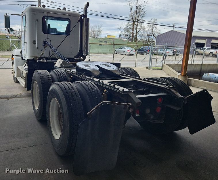 image for item OK9858 1995 Freightliner  FLD120 semi truck