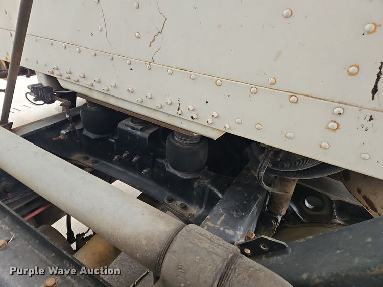 image for item OK9858 1995 Freightliner  FLD120 semi truck