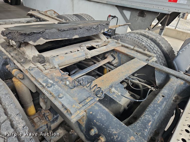 image for item OK9858 1995 Freightliner  FLD120 semi truck