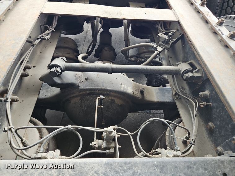 image for item OK9858 1995 Freightliner  FLD120 semi truck