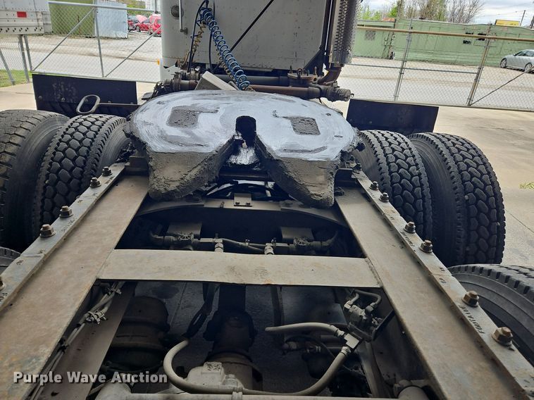 image for item OK9858 1995 Freightliner  FLD120 semi truck