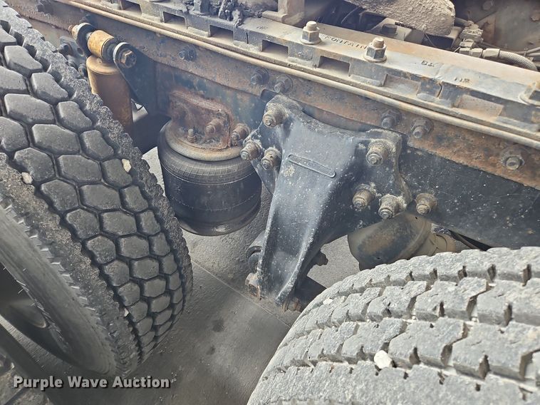 image for item OK9858 1995 Freightliner  FLD120 semi truck