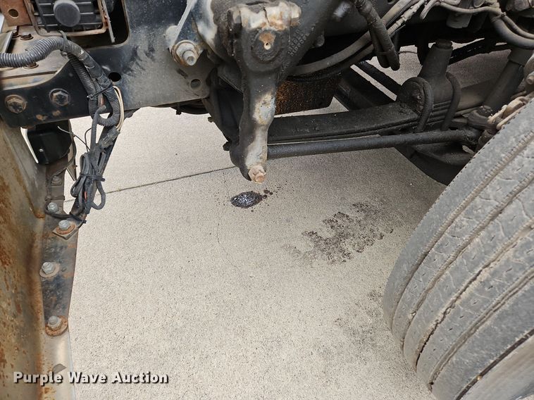 image for item OK9858 1995 Freightliner  FLD120 semi truck