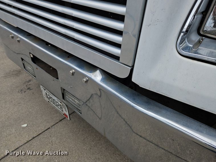 image for item OK9858 1995 Freightliner  FLD120 semi truck