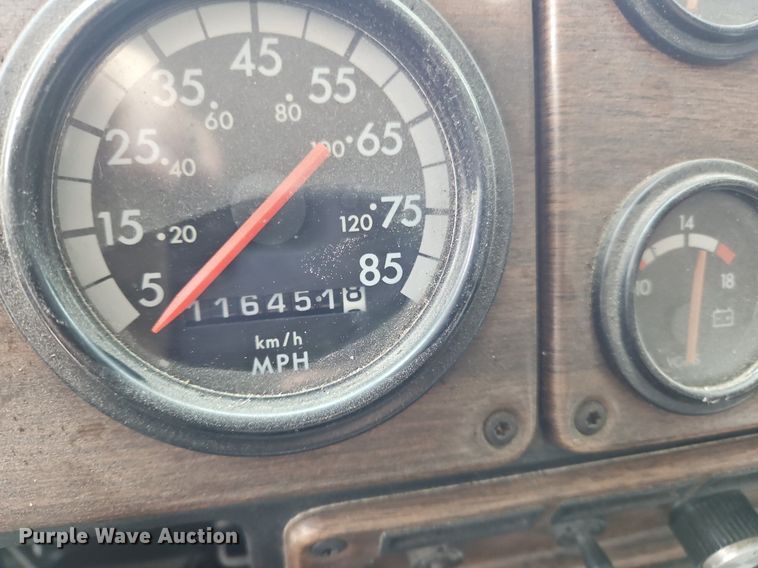 image for item OK9858 1995 Freightliner  FLD120 semi truck