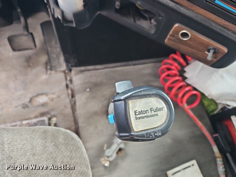 image for item OK9858 1995 Freightliner  FLD120 semi truck